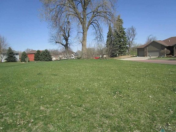 2nd image of 505 N Riverwood Cir