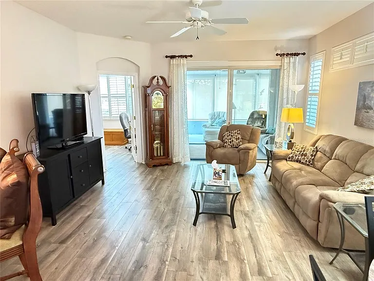 2052 Inverness Greens Dr — Photo 11