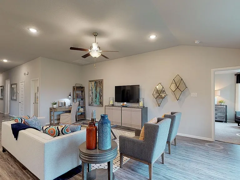 3221 Peacock Ln — Photo 2