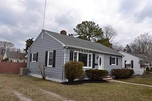 3rd image of 109 E Kendall St