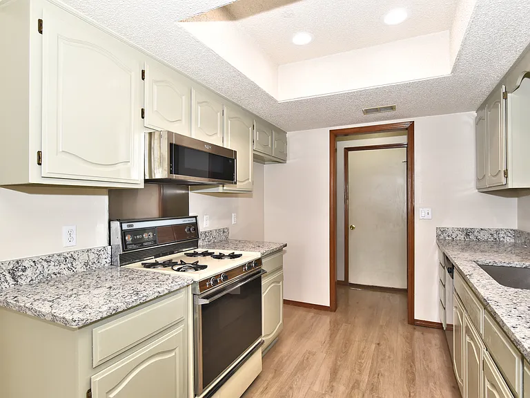 2500 W Honolulu St — Photo 5