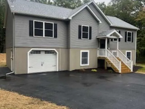 1647 N Rocky Mountain Dr, Effort, PA 18330