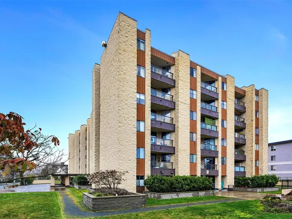 1745 Leighton Rd #512, Victoria, BC V8R 6R6