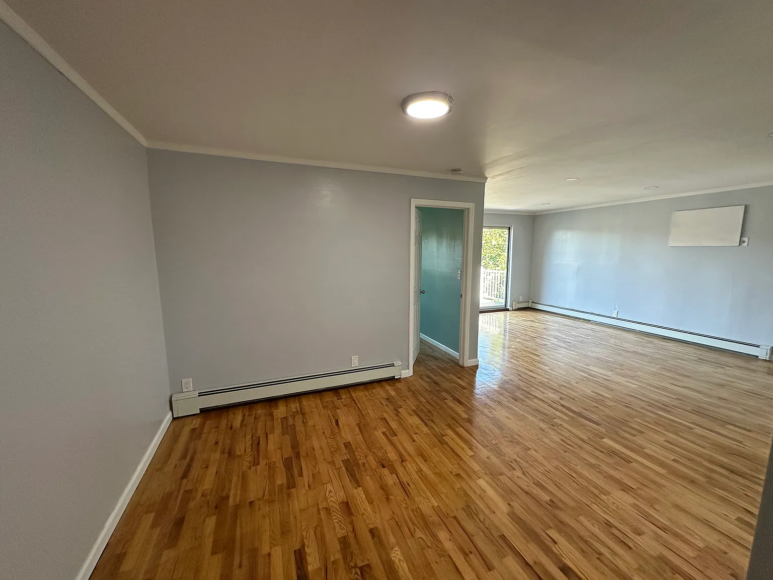 2 bed, 1.5 bath, 925 sqft, $3,000 — Photo 2