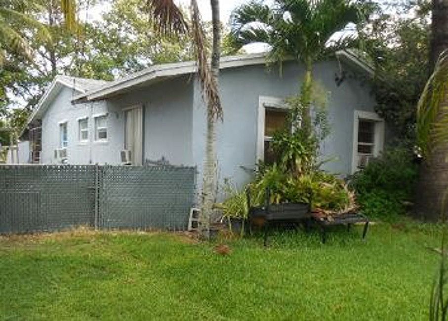 1st image of 19010 Bel Aire Dr