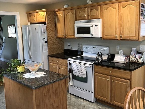 3rd image of 501 Blue Heron Dr