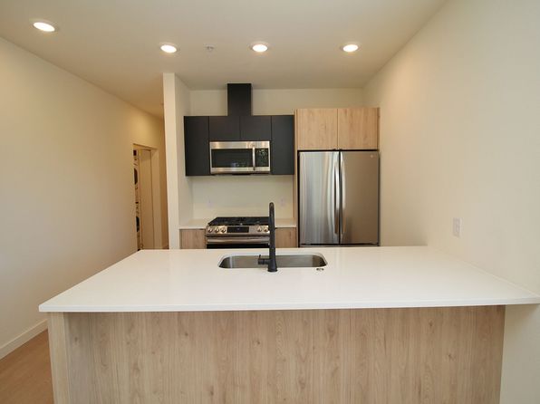 7530 N Richmond Ave #202