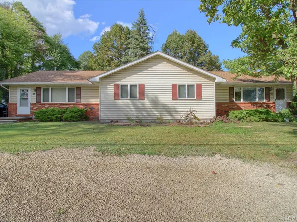 600 Oakville Waltz Rd, New Boston, MI 48164