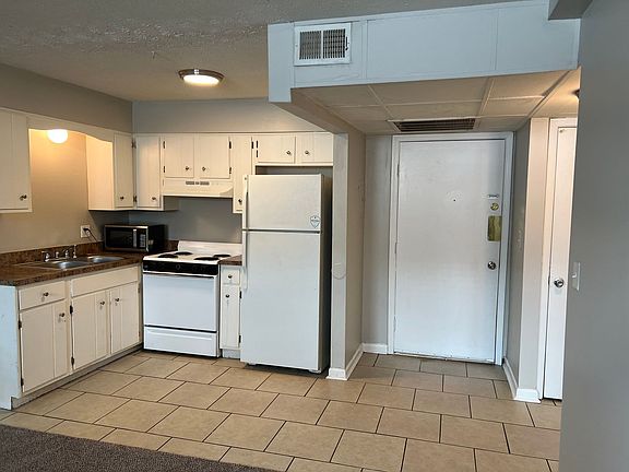 3rd image of 810-811 Howard Ave #811-19W