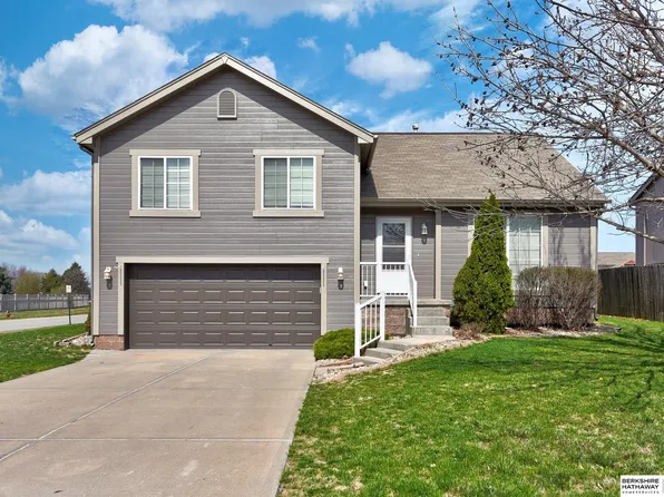 20946 Oak St, Gretna, NE 68028