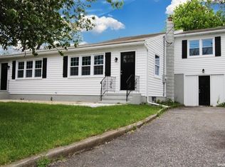 9 Little Neck Rd, Southampton, NY 11968