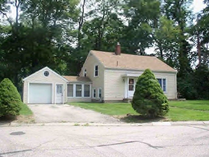 1st image of 35 Maple Hill Dr