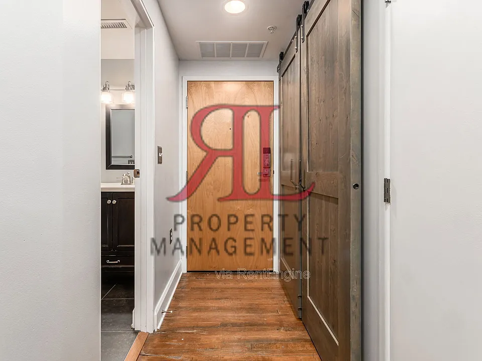 106 N High St #101