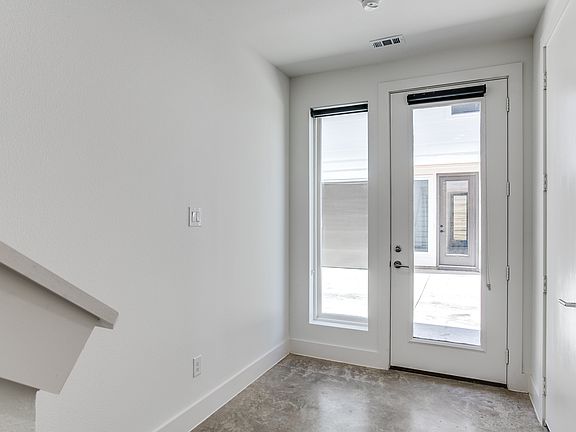 5th image of 5923 Lindell Ave #101