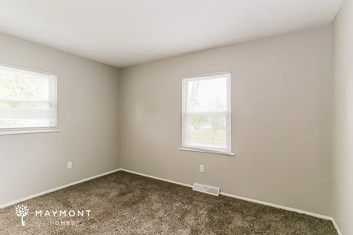 2637 Sherborne Cres — Photo 8