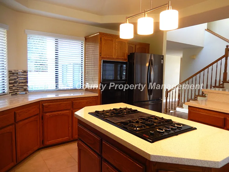 1662 La Vineda Ct — Photo 4