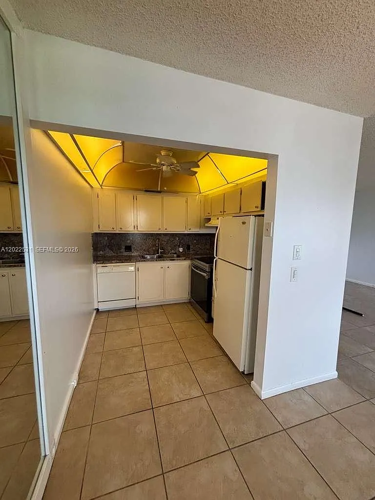 Fanshaw At Century Villag — Photo 4