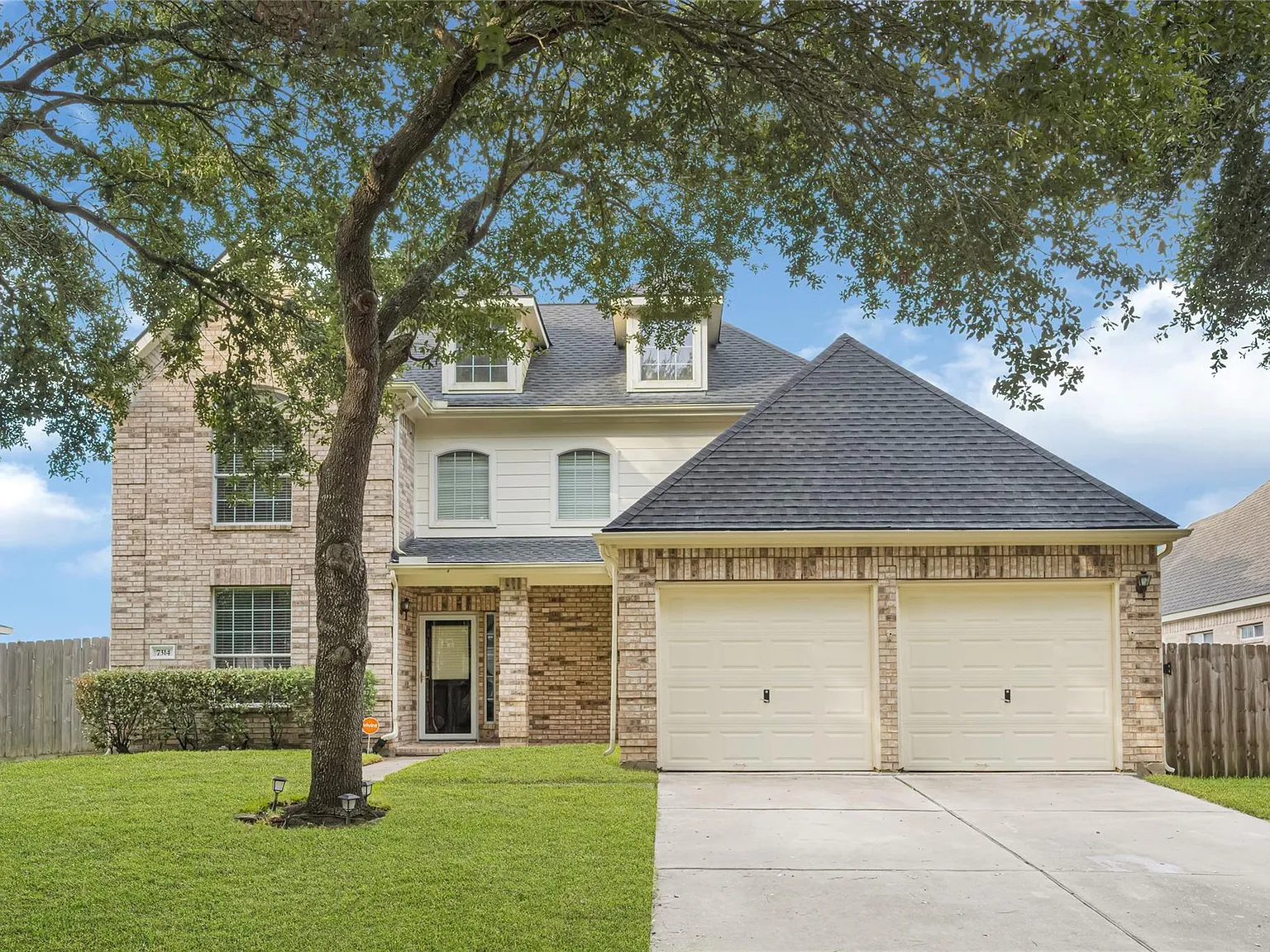 4 bed, 2.5 bath, 2643 sqft, $2,595 — Photo 2