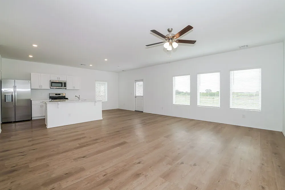 4 bed, 2.0 bath, 2065 sqft, $1,890 — Photo 4