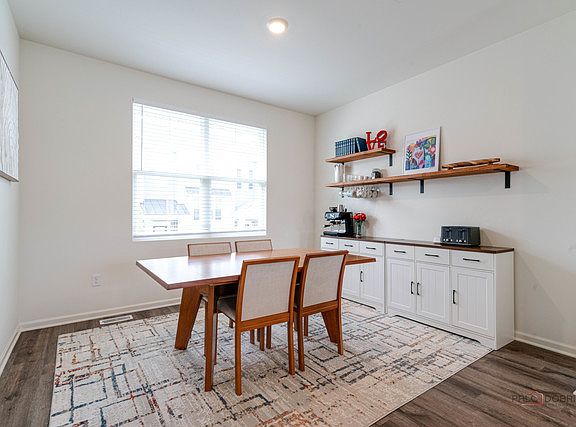 5th image of 605 Acadia Ave