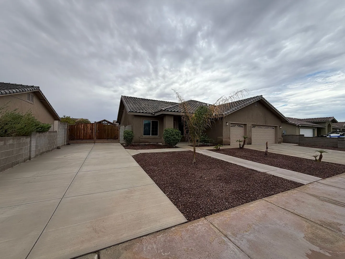 4 Bedroom Home! — Photo 2