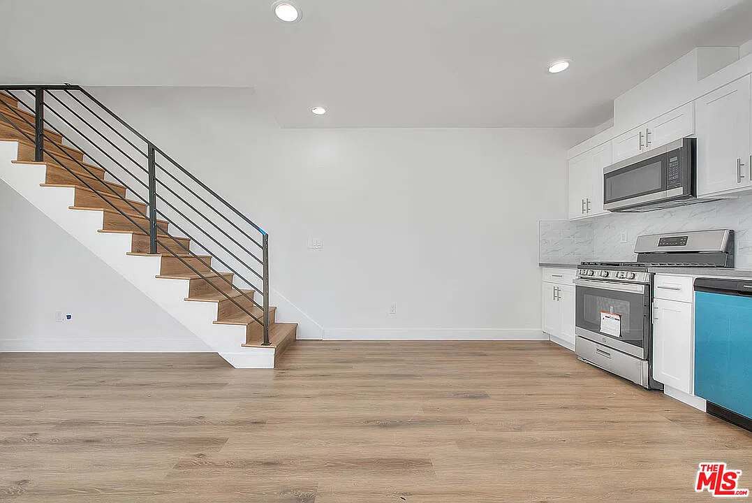 3 bed, 3.0 bath, 1215 sqft, $3,390 — Photo 3