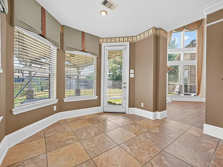 9735 Lansing Meadows Dr — Photo 13