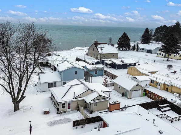 6406 Brookside Dr, Deckerville, MI 48427