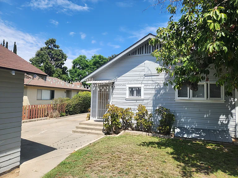 528 N Orange St — Photo 4