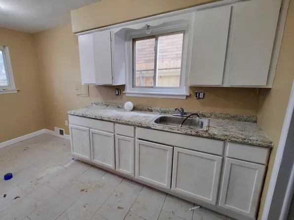 17167 Lumpkin St, Hamtramck, MI 48212