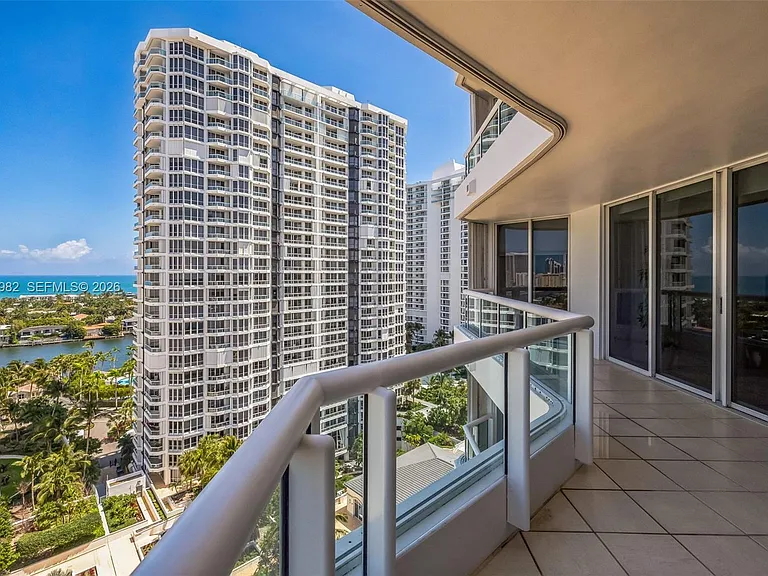 21205 Yacht Club Dr #1802 — Photo 26