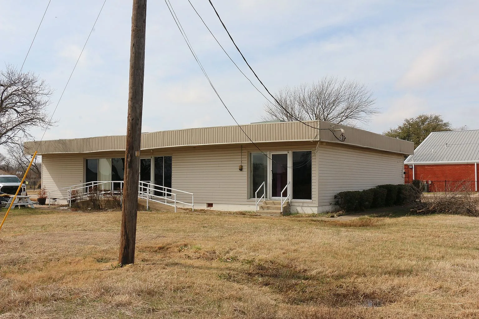 1 bed, 2542 sqft, $3,995 — Photo 2