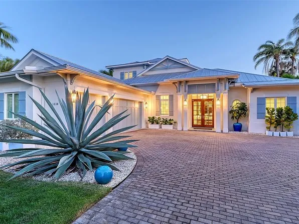 1530 Pine Bay Dr, Sarasota, FL 34231