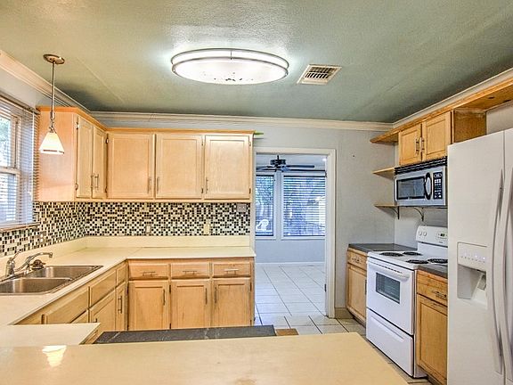 2nd image of 1312 Park St