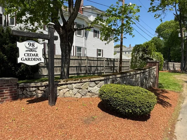 98 Cedar St APT 4, Wakefield, MA 01880