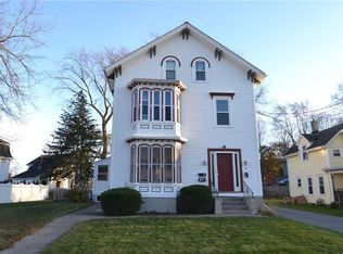 24 Arnold St, Lincoln, RI 02865