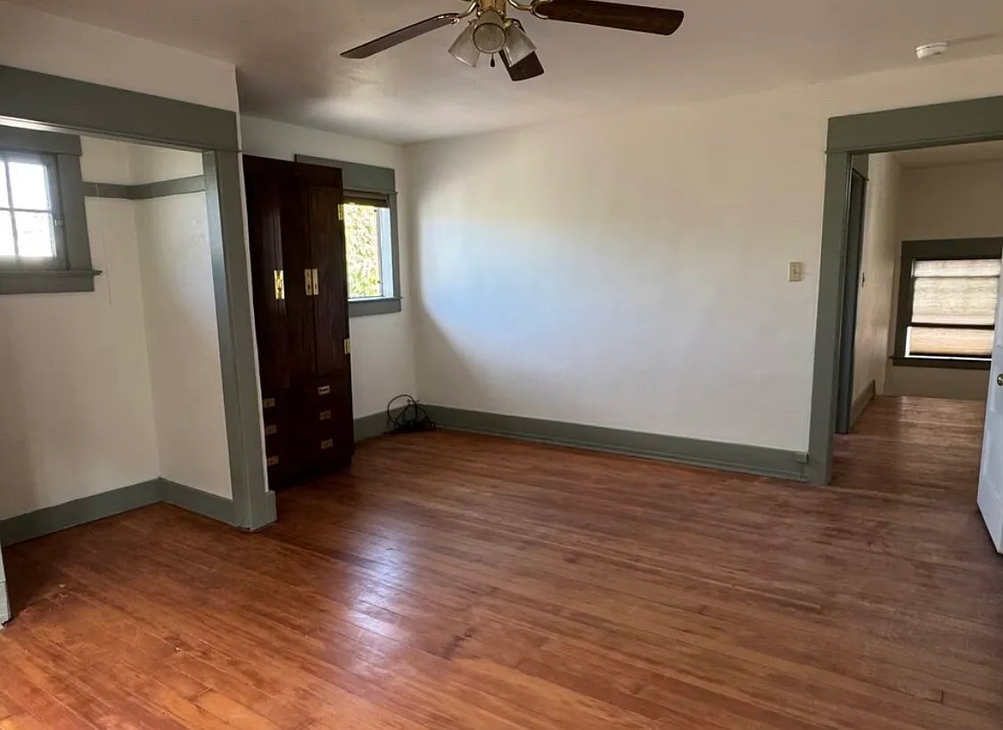 4 bed, 2384 sqft, $4,650 — Photo 3