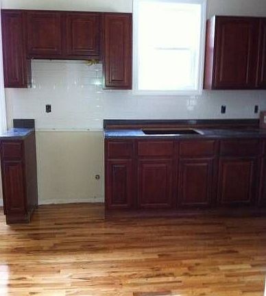 4th image of 10 Dennison St