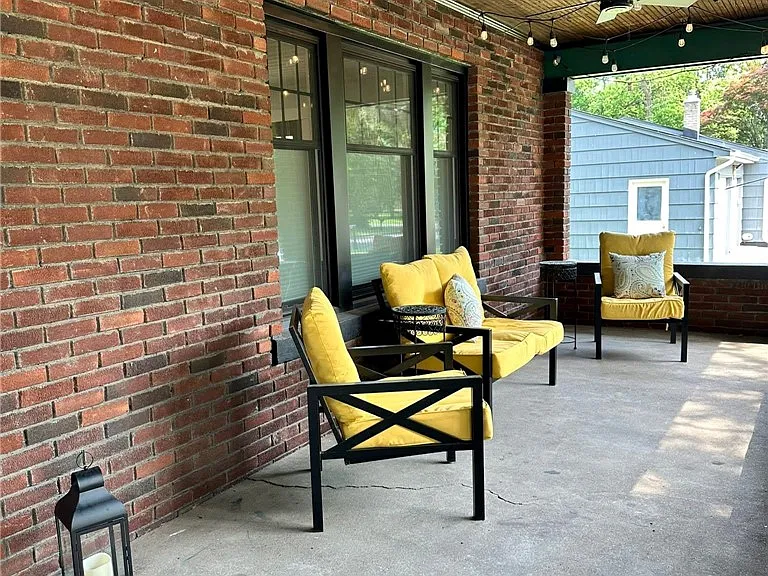 1207 Main St — Photo 3
