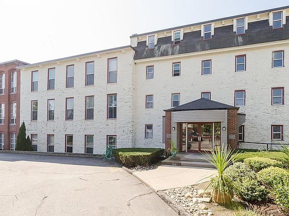 2nd image of 494 Woonasquatucket Ave #301