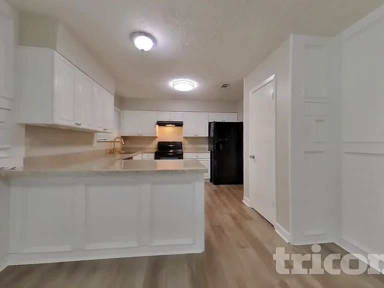 7331 Millbrae Ln — Photo 4