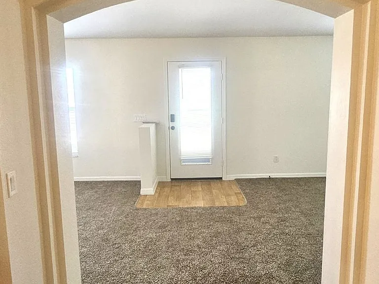 25173 Mercedes Dr — Photo 4