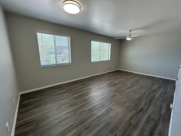 1 bed, 1 bath - 2nd floor, great corner location!