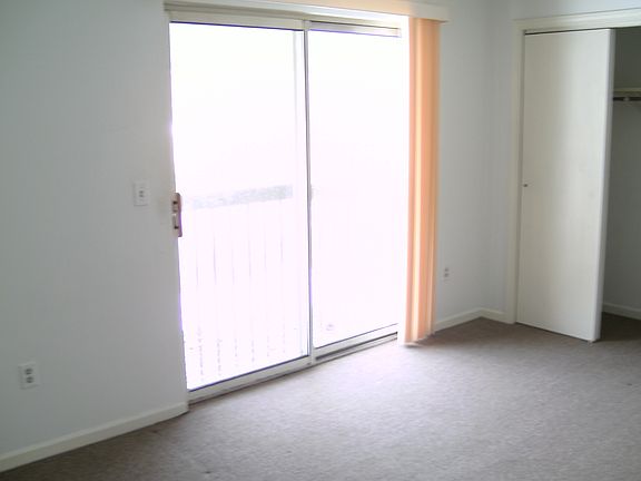 Bedroom (Sliding Door to Deck)