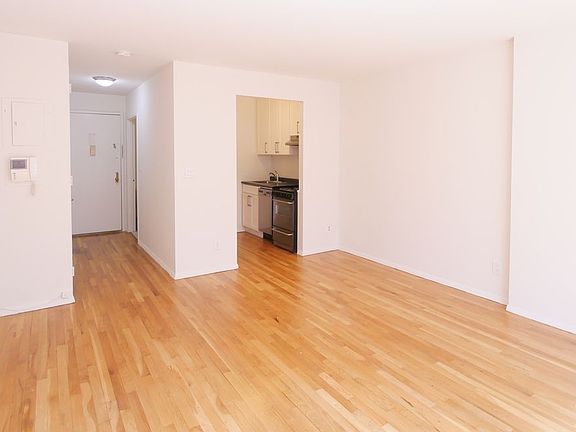 3rd image of 254 E 10th St APT 2c