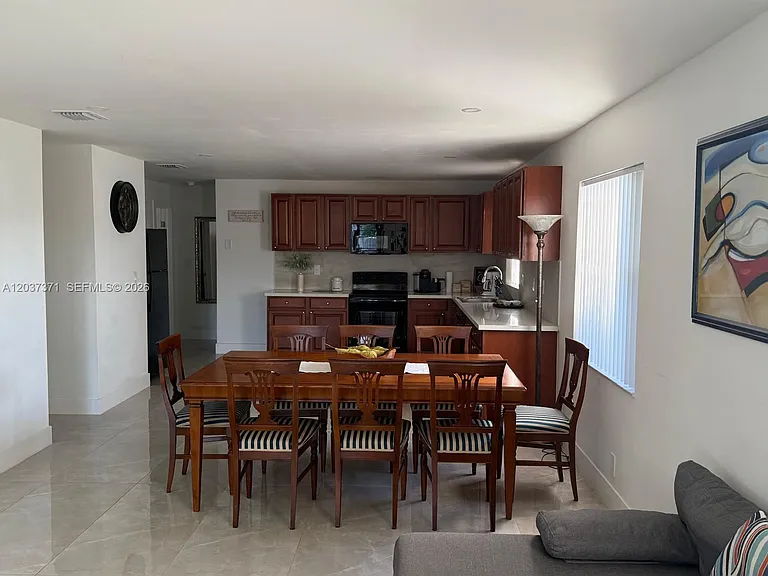 208 NW 7th St #1 — Photo 7
