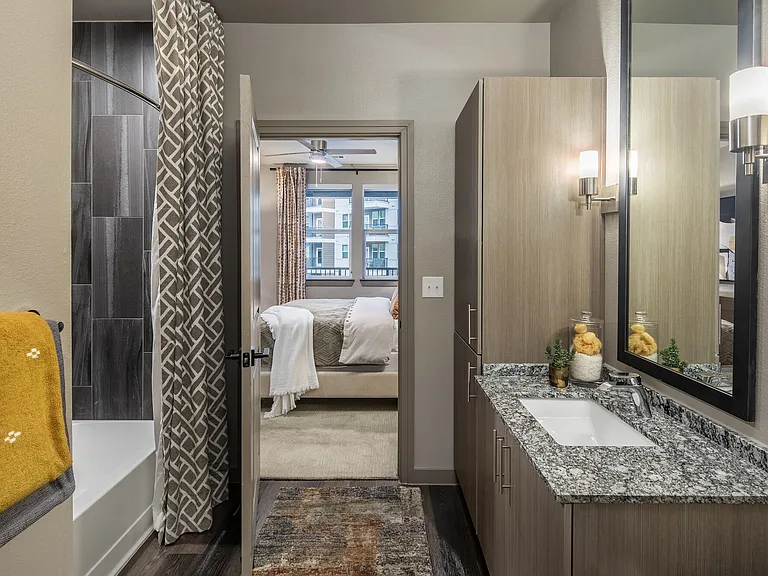 880 LYN — Photo 10
