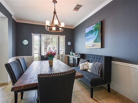 4th image of 2902 Oakwood Glen Dr