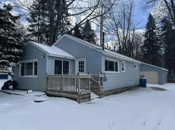 219 Beechwood Ave, Houghton Lake, MI 48629
