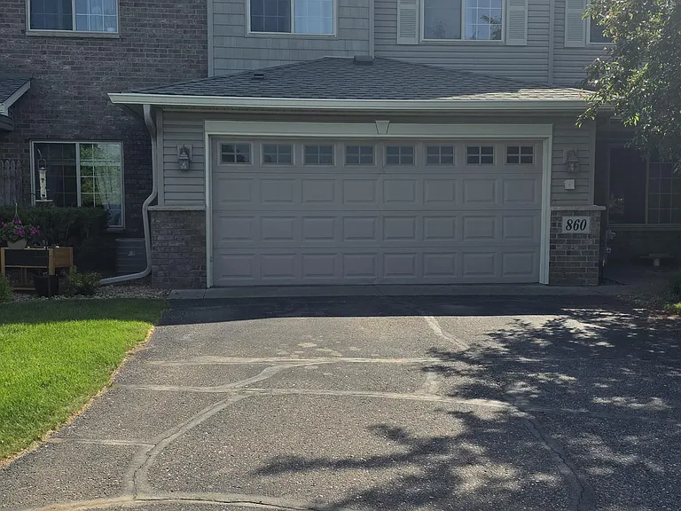 860 Independence Dr — Photo 1